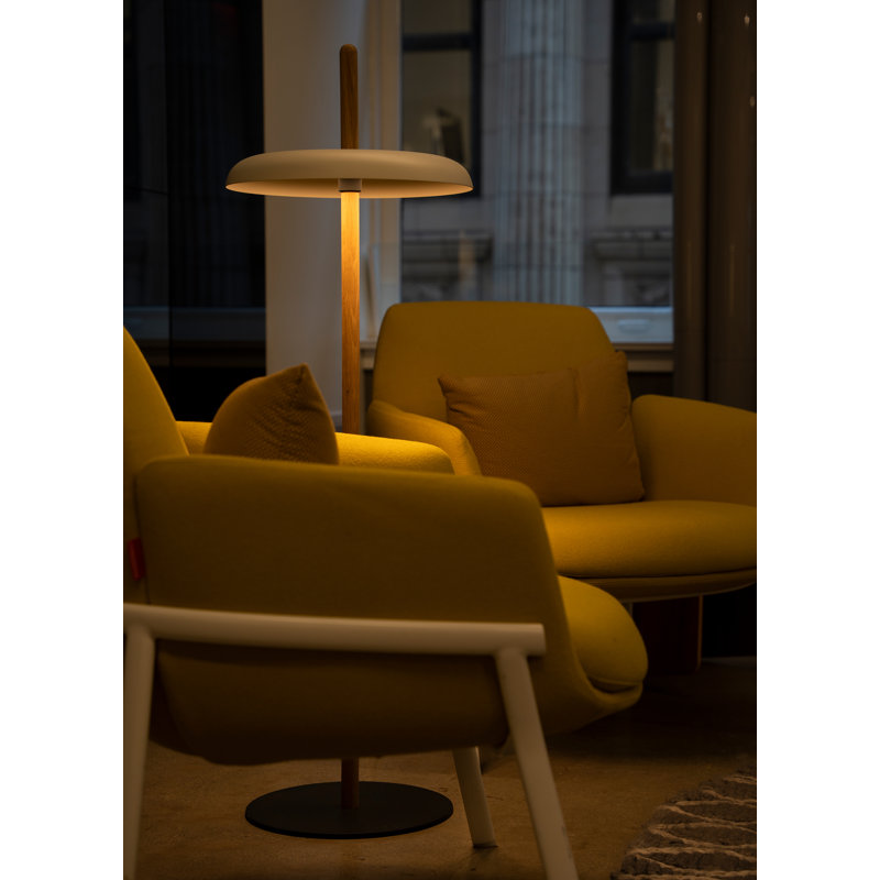 Nivél Floor Lamp, White, Walnut