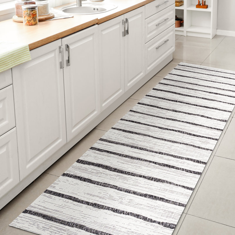 Tapis ivoire / noir intérieur / extérieur à rayures berbères Sieghard, Tapis de couloir 2 pi 2 po x 10 pi