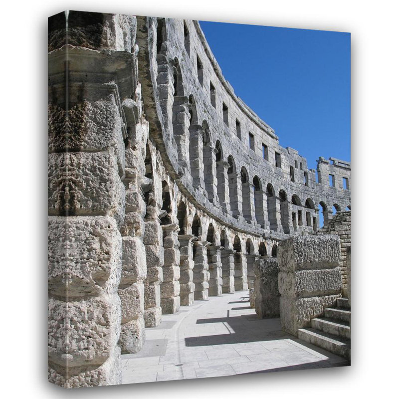 Amphiteathre à Pula, en croatie, H 37 po x l 28 po