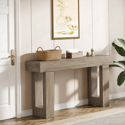 Console élégante en bois avec charme rustique et amplement d'espace pour la décoration intérieure