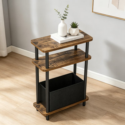 Table d'appoint étroite avec panier en tissu, table de bout mince à 3 niveaux de 7 pouces, table de chevet mince avec pieds en bois et pieds réglables pour les petits espaces