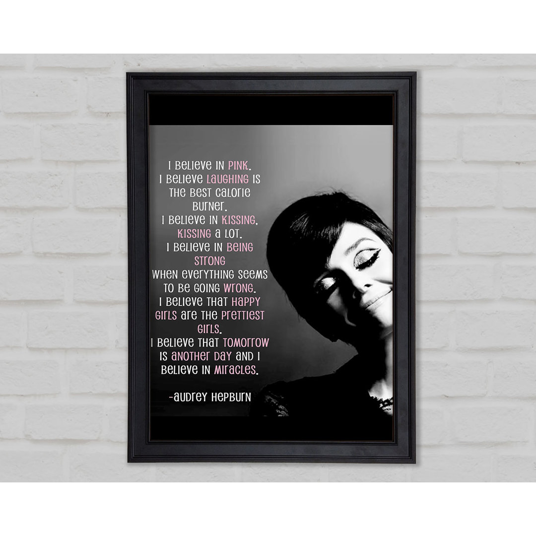 Motivationszitat Audrey Hepburn I Believe In Pink Portrait Gerahmter Druck 9625