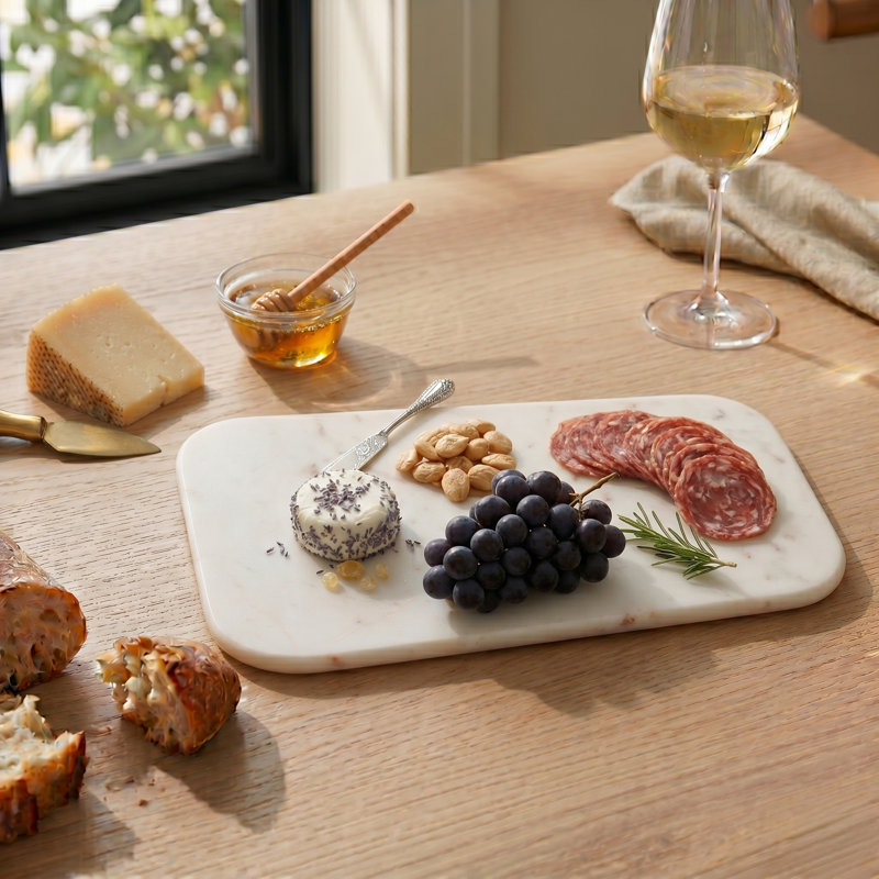 Grande planche à découper en marbre blanc Quadra, planche à découper contemporaine pour la cuisine, le plateau de service et la préparation des aliments
