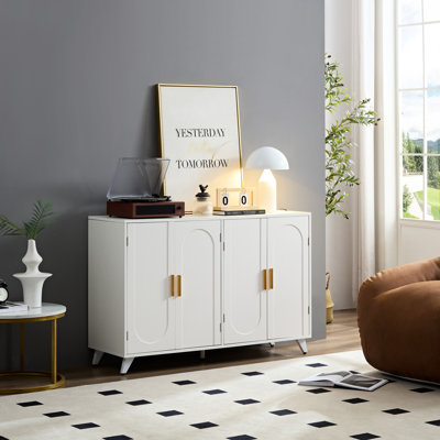 Buffet blanc avec 4 portes et tablettes amovibles pour le salon / salle à manger.