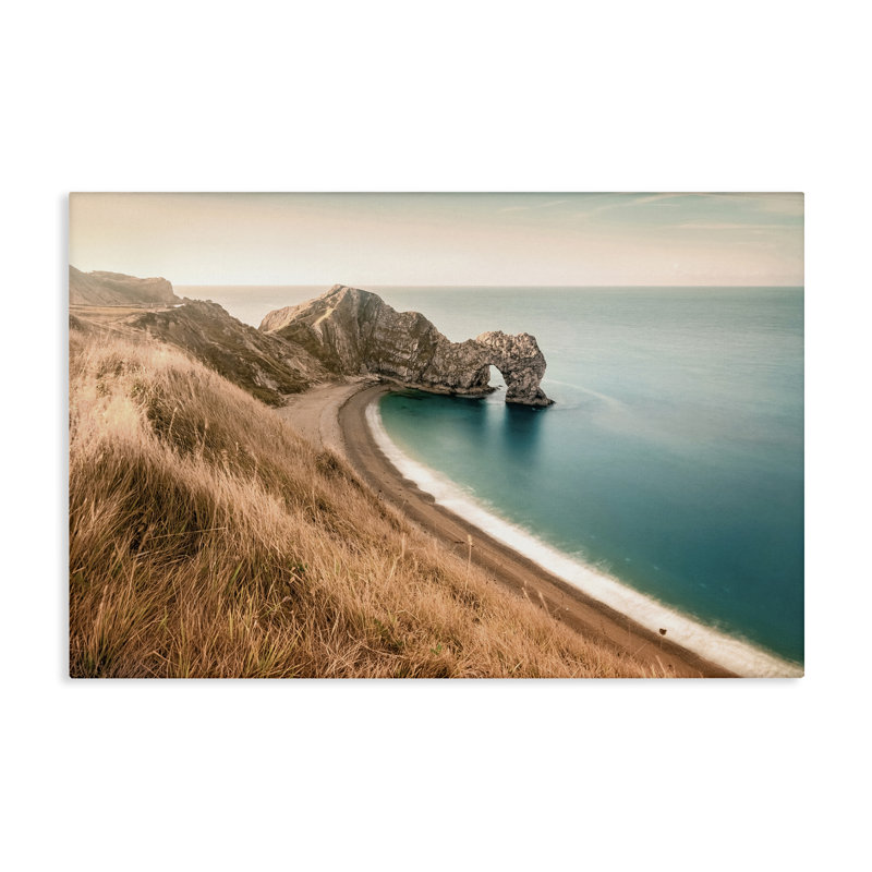 «Beach with Arched Cove», art mural sur toile par Nataly White, H 24 po x l 36 po