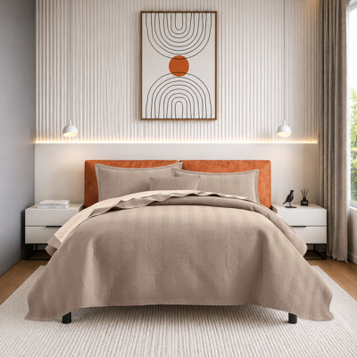 Lightweight Summer Coverlet Set – Linen Embossed Microfiber Bedspread Set with Pillow Shams, Breathable Reversible Quilt Bedding for Year-Round Comfort