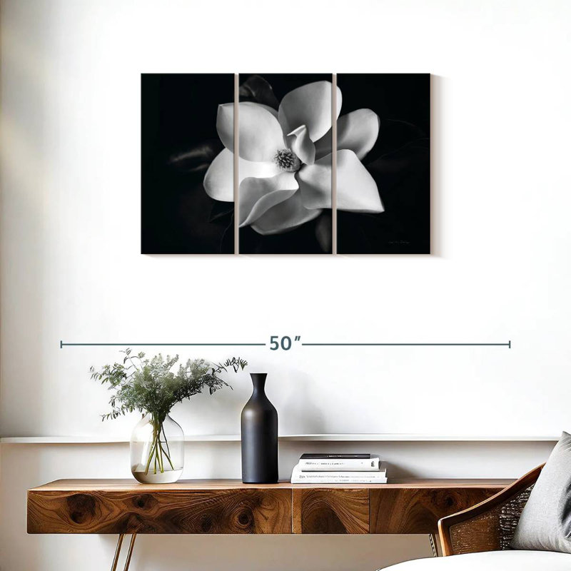 Harnek Magnolia en fleurs II, H 20 po x l 33 po