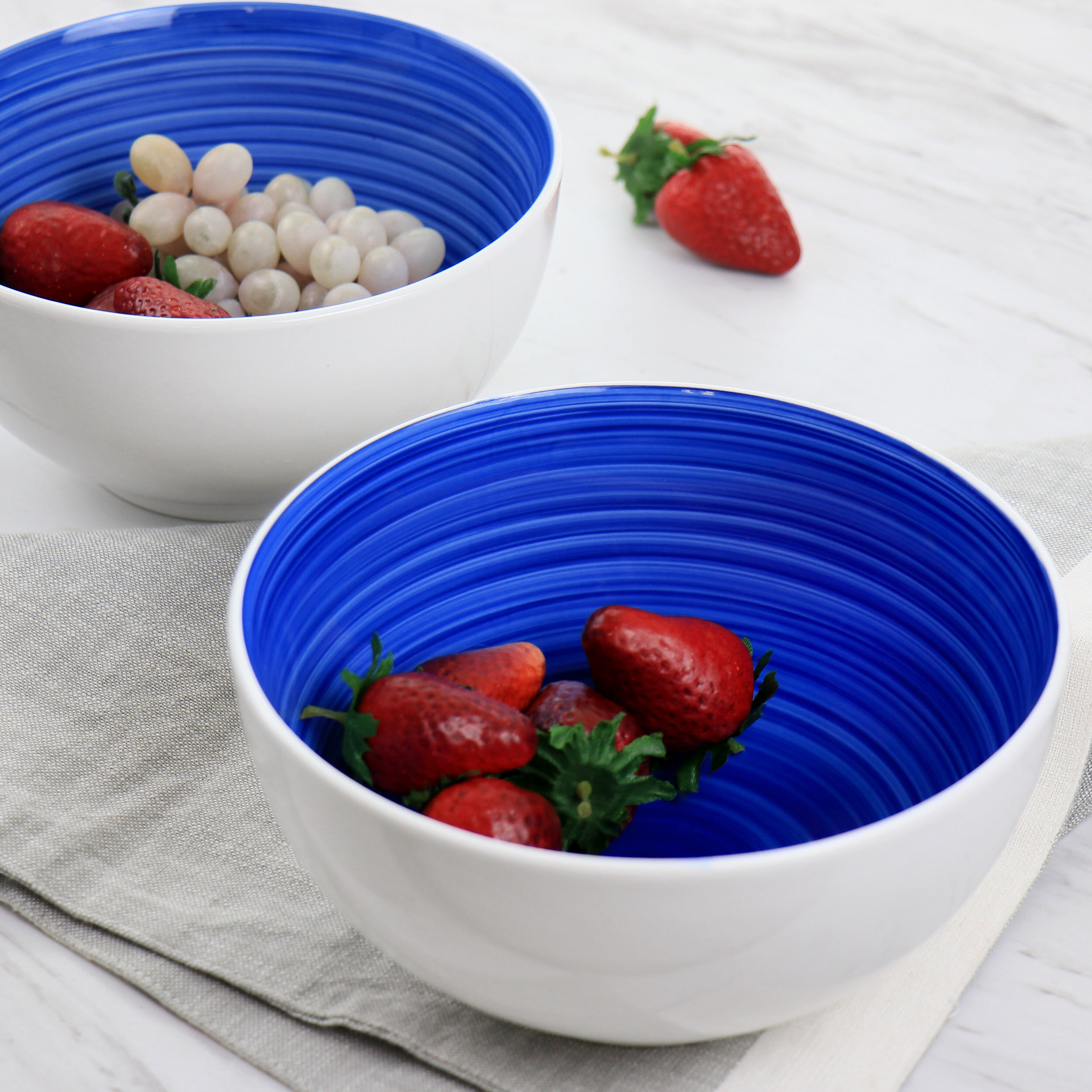 Plastic Bowls Set of 8 Pieces, 2 Sizes 17/34oz Unbreakable