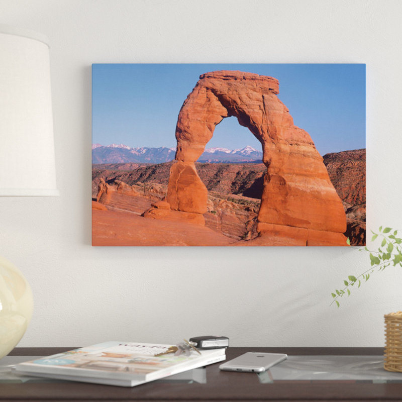 «Delicate Arch and La Sal Mountains, Arches National Park, Utah I» par Tim Fitzharris, reproduction sur toile