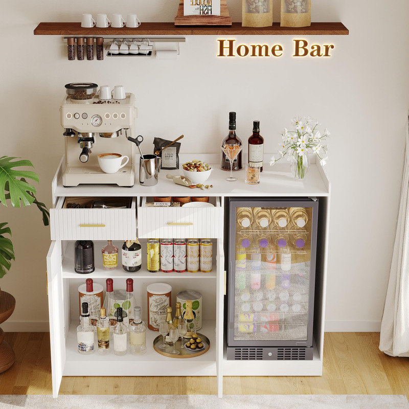 Armoire de rangement Coffee Bar avec espace pour réfrigérateur, portes cannelées, tiroirs et multiprise, unité de bar pour le salon, la cuisine
