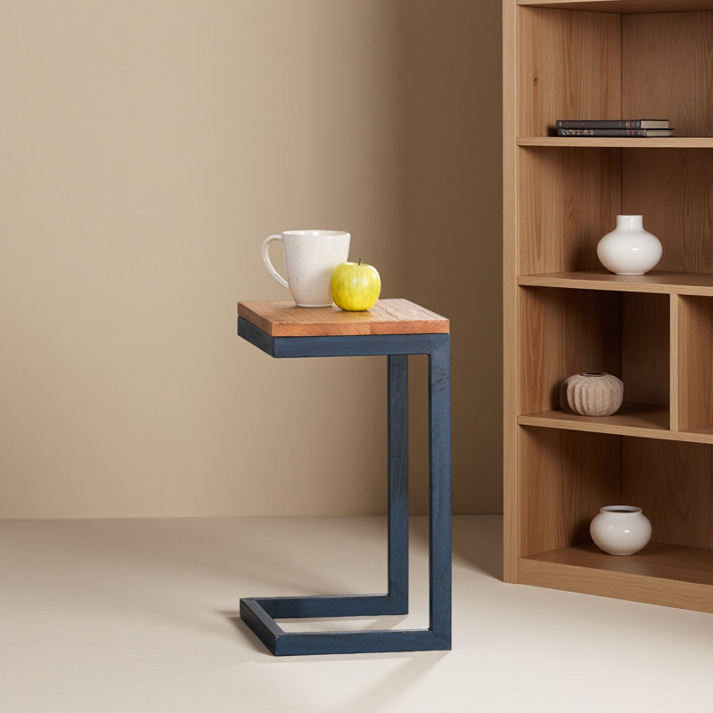 TABLE D'APPOINT - GRAND, H 19 po x l 12,75 po x P 10,25 po