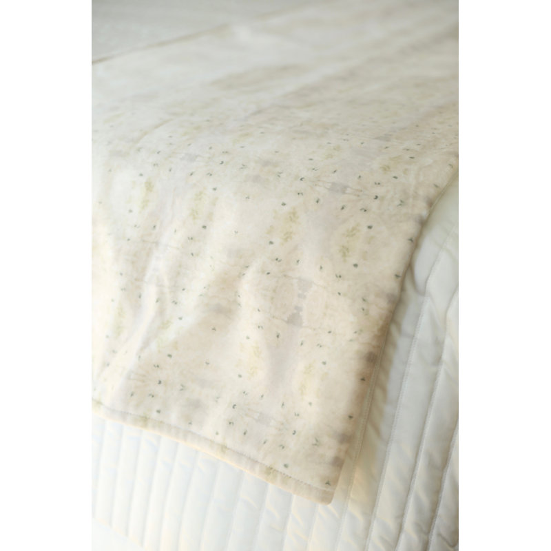 Centerpiece Luxury Throw, White Hydrangea