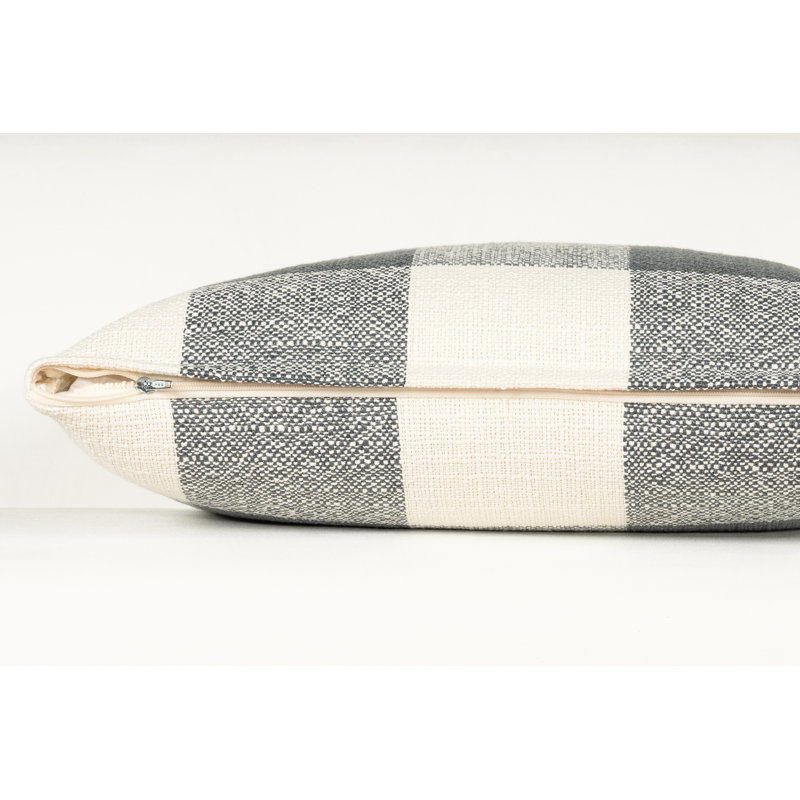 Coussin Birch Lane Cleveland, Bleu à carreaux, Polyester, Carré 22 po