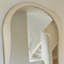 Miroirs pleine grandeur en bois manufacturé de forme libre-129456177