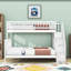 Lit simple superposé au dessus d'un lit double avec tablettes de rangement intégrées et lits séparables-933916761