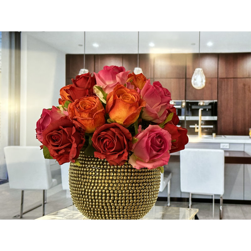 Arrangement de vraies roses dans un vase
