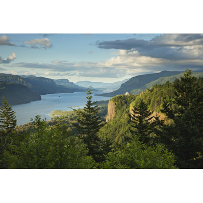 Annaclaire Columbia River Gorge with Vista House On Bluff par Willard