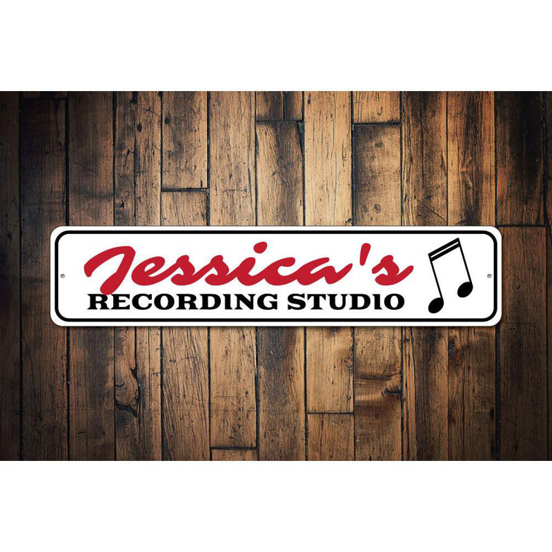 Enseigne personnalisée en studio, H 6 po x l 24 po x P 0,063 po
