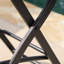 2 chaises de bar de jardin pliables en imitation bois, idéales pour le rangement.