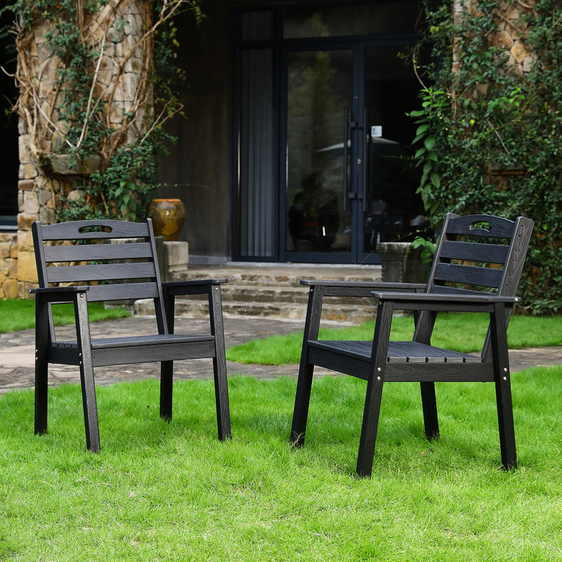 Chaise de loisir d'extérieur, noire, aux lignes lisses, stable et sécuritaire, adaptée aux arrière-cours, confortable et idéale pour les balcons
