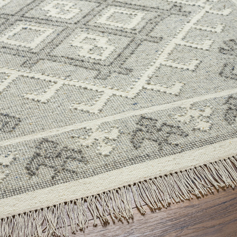 Saber Southwestern Flatweave Wool Area Rug in Gray/White, Rectangle 8' x 10'