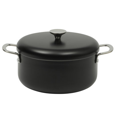 Faitout en aluminium sur la table Sur la Table Kitchen Essentials Potluck Porch