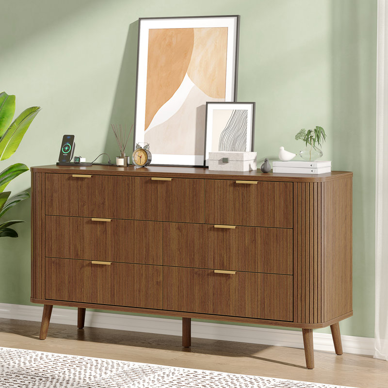 Fluted 7 Drawers Dresser with Charging Station, 57" Wide Mid-Century Wood Chest of Drawers with Curved Profile Design for Bedroom (Walnut)