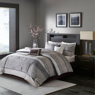 Ensemble d'édredon luxueux 7 pièces en jacquard gris / taupe, parfait pour les très grands lits californiens, style élégant et transitionnel