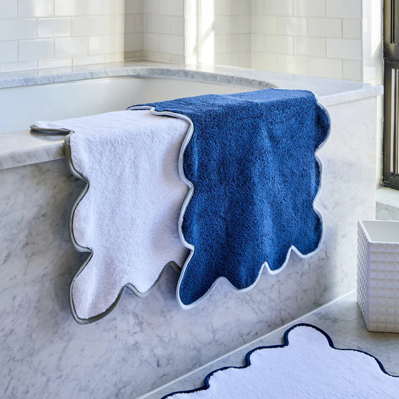 Charish Scalloped Tubmat, White/Gray