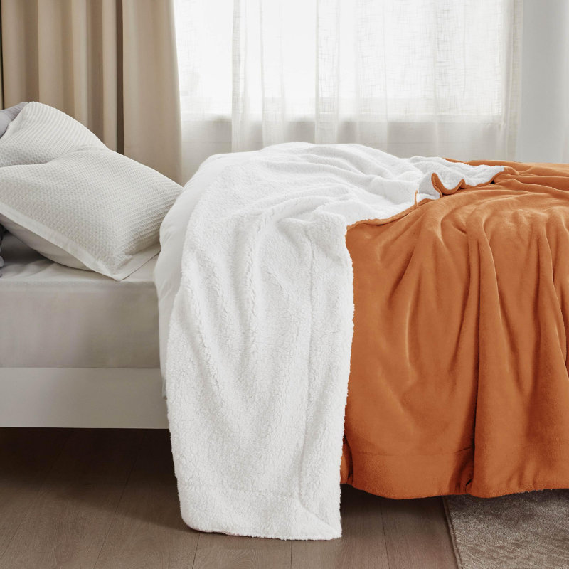 Couverture polaire sherpa Bedsure GentleSoft, de format king, épaisse et confortable pour l'hiver et l'automne, douce et moelleuse, idéale pour le canapé et le lit.