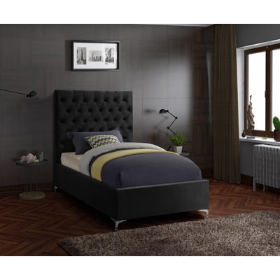 Cruz Upholstered Platform Bed