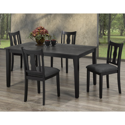 Ensemble repas pour quatre personnes