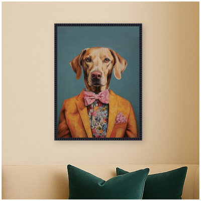 «Regal Portrait of a Yellow Lab» par The Creative Bunch Studio, reproduction d'art sur toile encadrée
