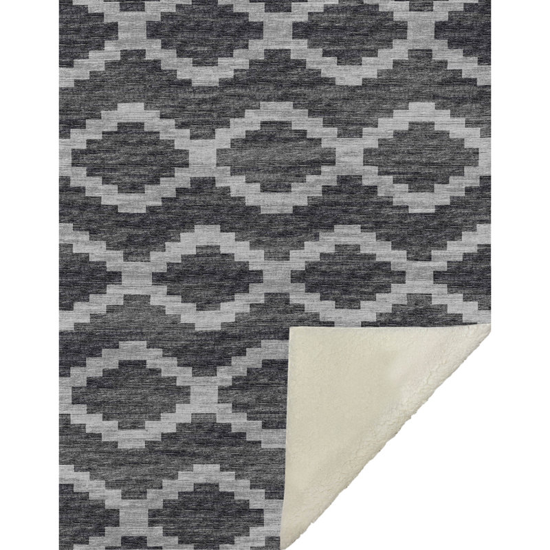Couverture en sherpa grise One Pixie Street 50 po x 70 po, grise, Noir; gris