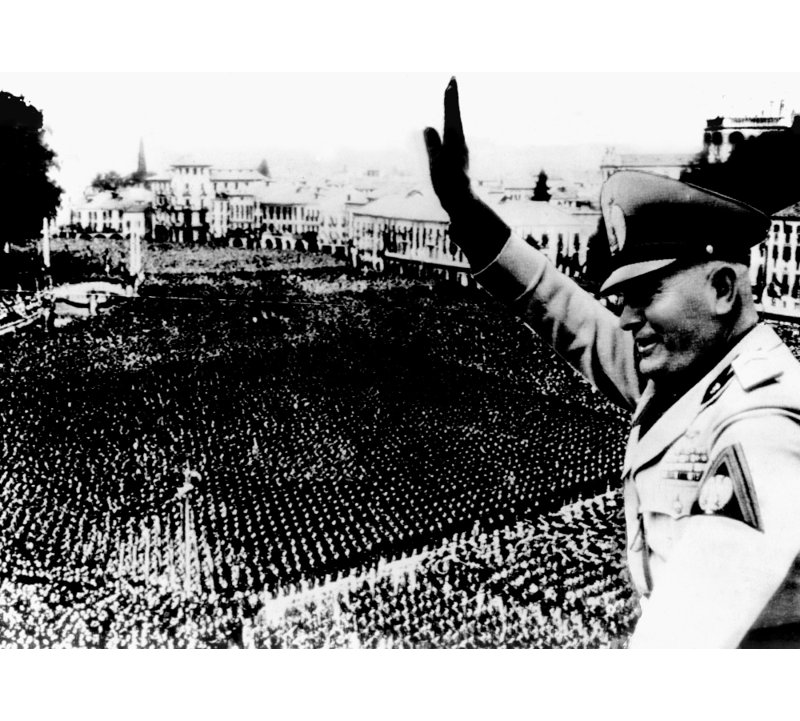 Histoire de Benito Mussolini (24 X 18)
