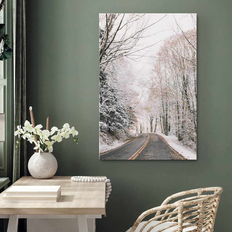 Paysage naturel «Woodland Road Through The Winter Trees Cool Dramatic Forest» sur, H 48 po x l 32 po