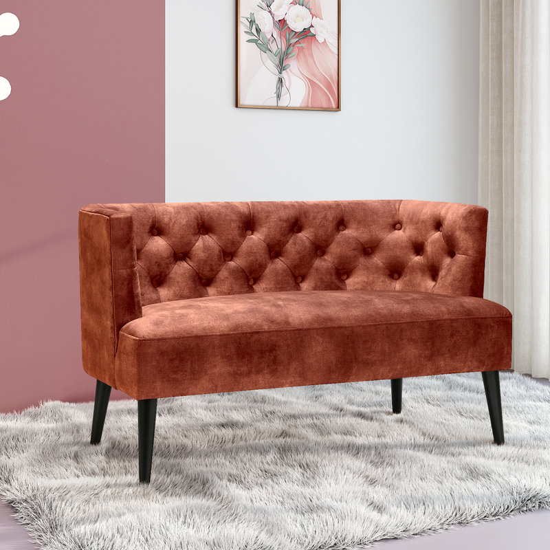 Causeuse contemporaine en polyester de 49 po de large avec dossier capitonné et pieds en bois massif Cashmiere, Velours rouge