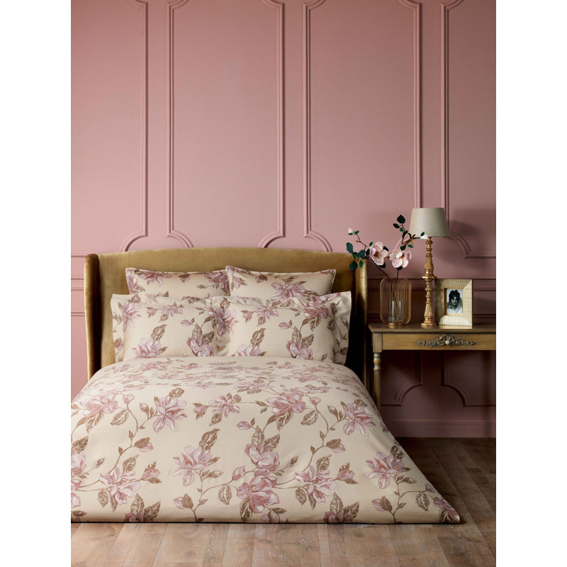 Milena Sham, Decor