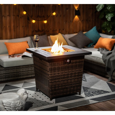 Table carrée 28 po pour foyer au gaz propane - 50 000 BTU, fabrication en acier, belle base en osier | Idéal pour les rassemblements de patio, de jardin et de cour