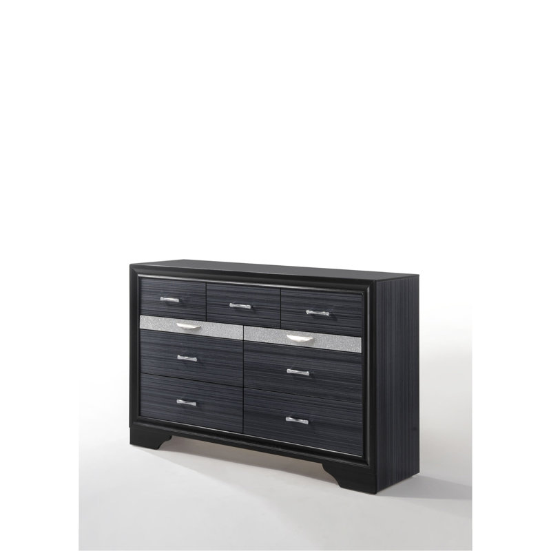 Commode élégante et fonctionnelle pour le rangement de la chambre à coucher organisée