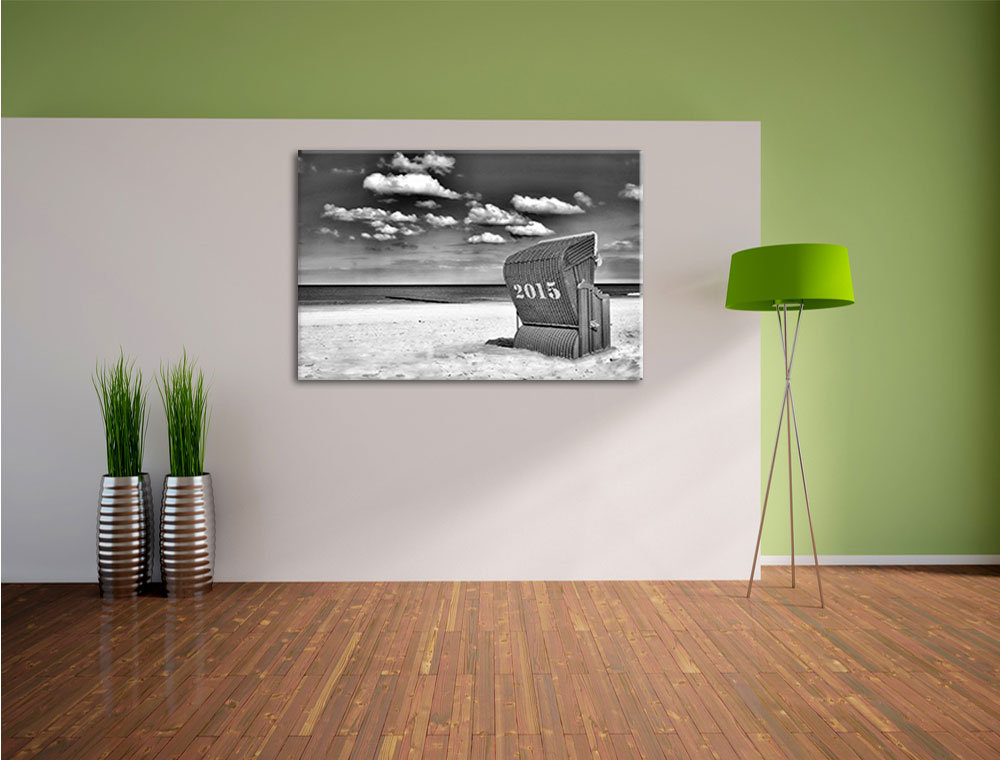 Leinwandbild Roter Strandkorb an der Nordsee in Monochrom