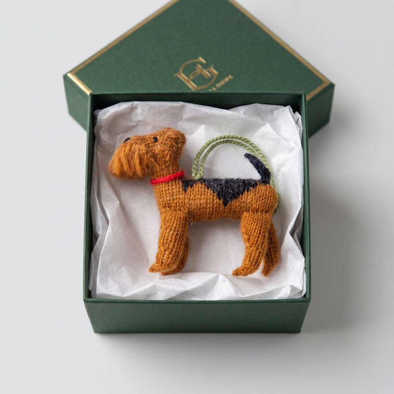 Ornement de Noël en laine d'alpaga tricoté à la main - chien Airedale
