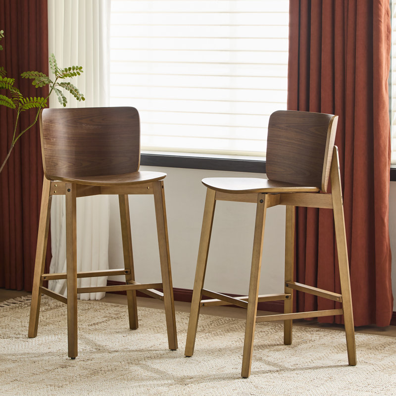 Ensemble de deux tabourets de bar en bois au fini noyer Pari, idéal pour les bars à domicile, les cafés et les cuisines de style bistro