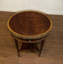 Table de bout ronde en acajou avec galerie en laiton