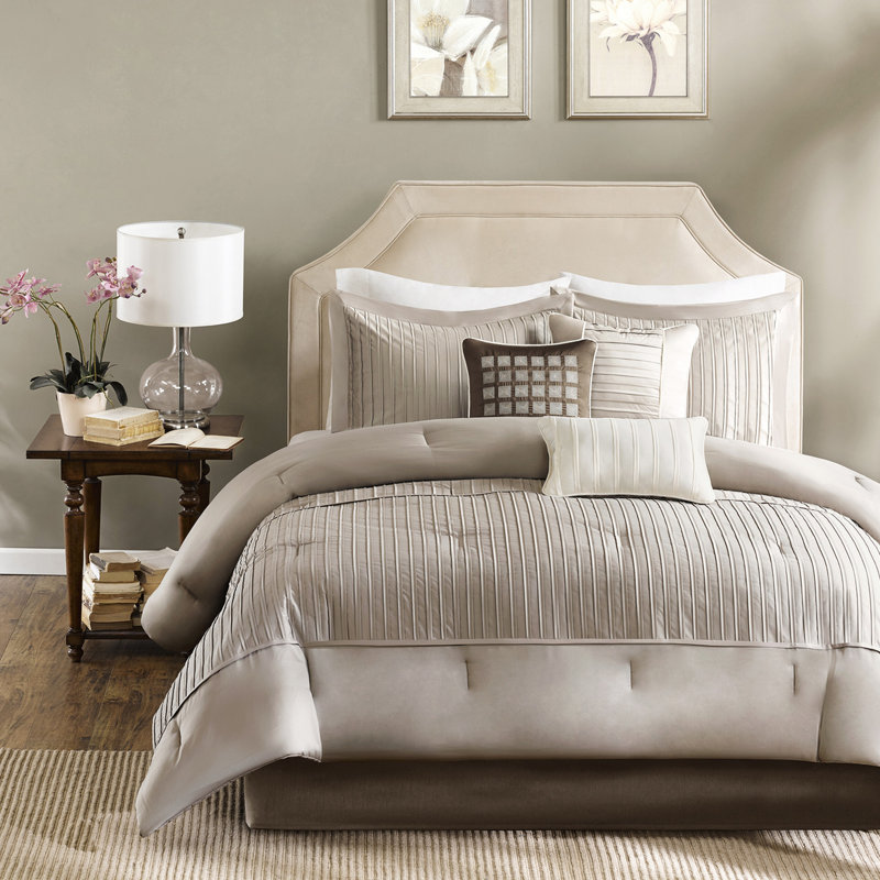 Ensemble d'édredon 7 pièces Charmeuse - taupe, grand lit, coussins décoratifs faciles d'entretien et couvre-lit grand taupe, trio de coussins