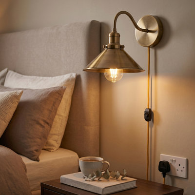Plug-in Armed Sconce