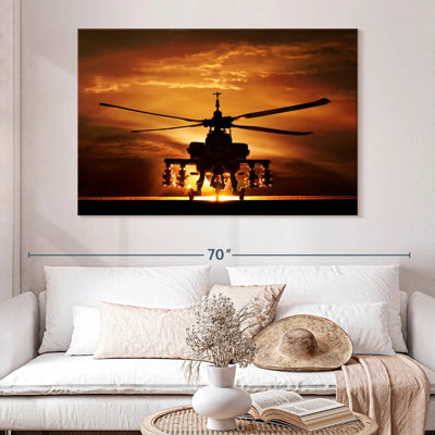 «Mait Silhouetted Apache Helicopters»