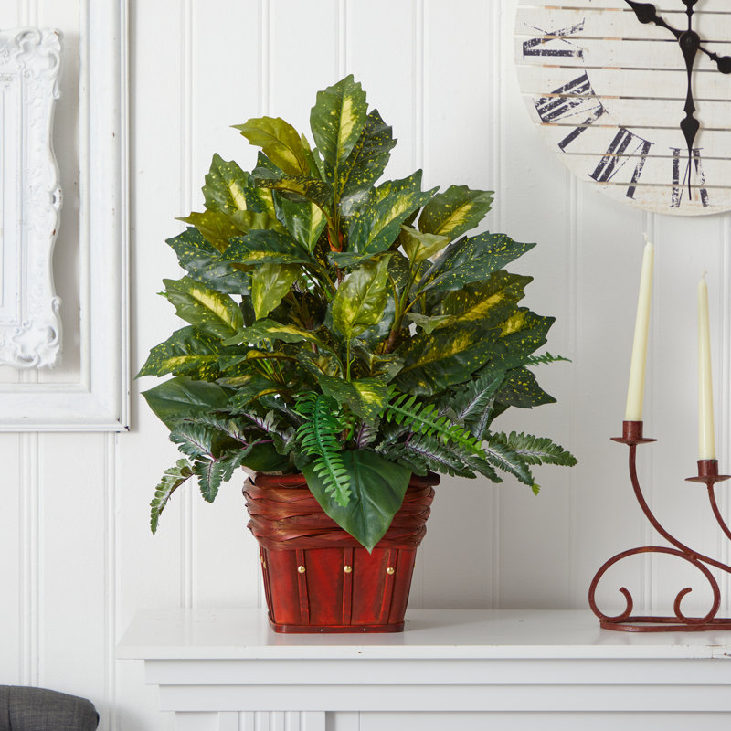 Plante à feuillage artificiel 19 po dans un vase décoratif