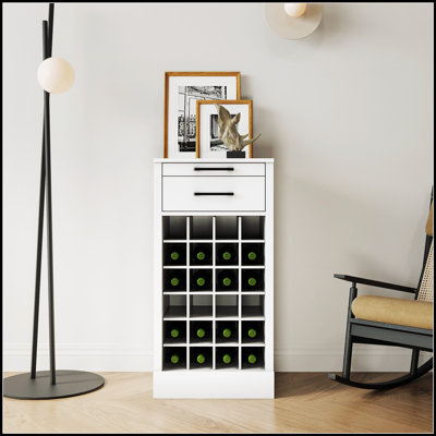 Armoire à vin modulaire, parfaite pour le rangement organisé et le divertissement à domicile élégant.