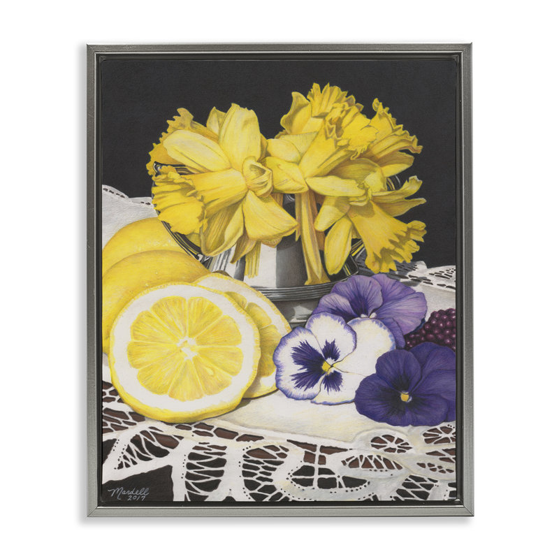 «Daffodils & Lemons Still Life» par Mardell Schuster, Cadre flottant gris lustré, H 21 po x l 17 po
